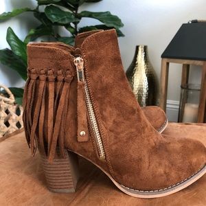 Suede Ankle boots with fringe